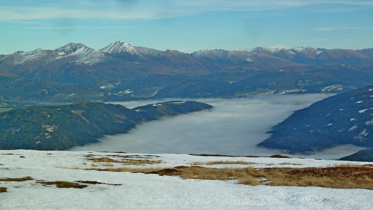 Mittagszeit, und immer noch unten im Lungau ein Nebelmeer